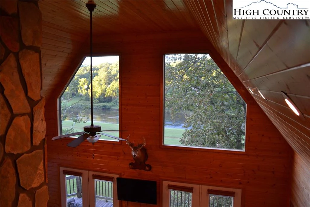 Image number 4 for the current listing
