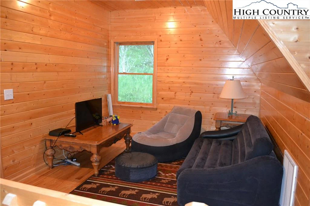 Image number 5 for the current listing