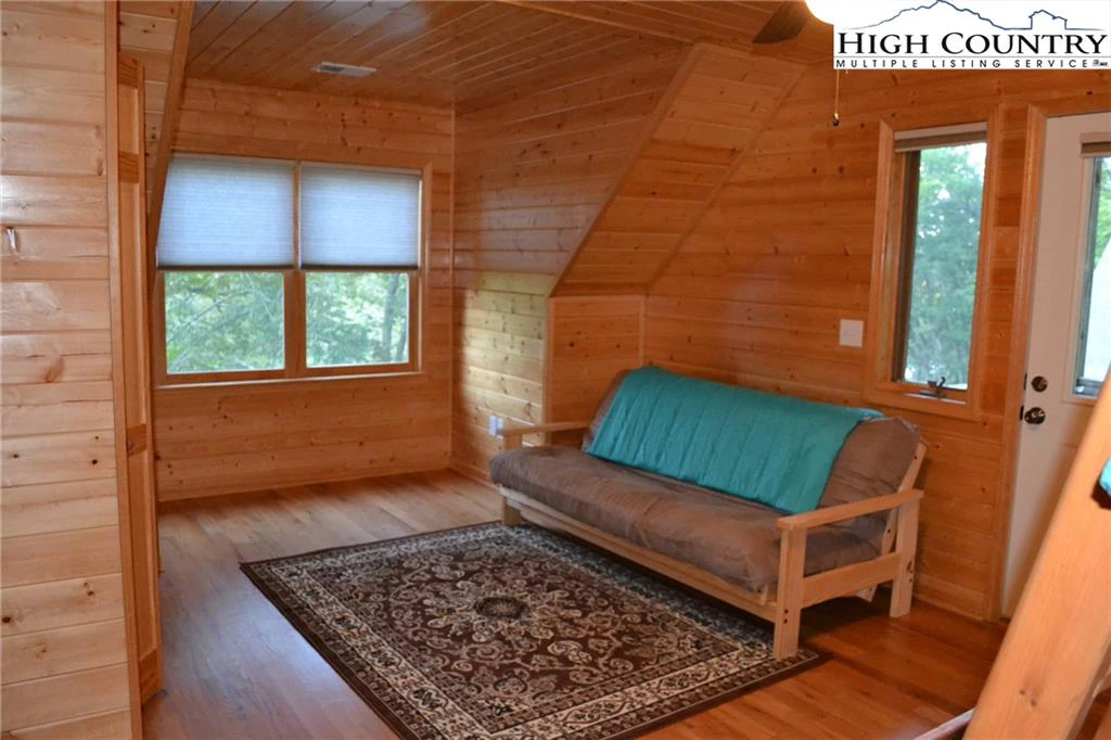 Image number 8 for the current listing