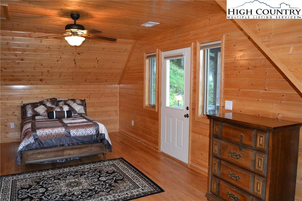Image number 9 for the current listing