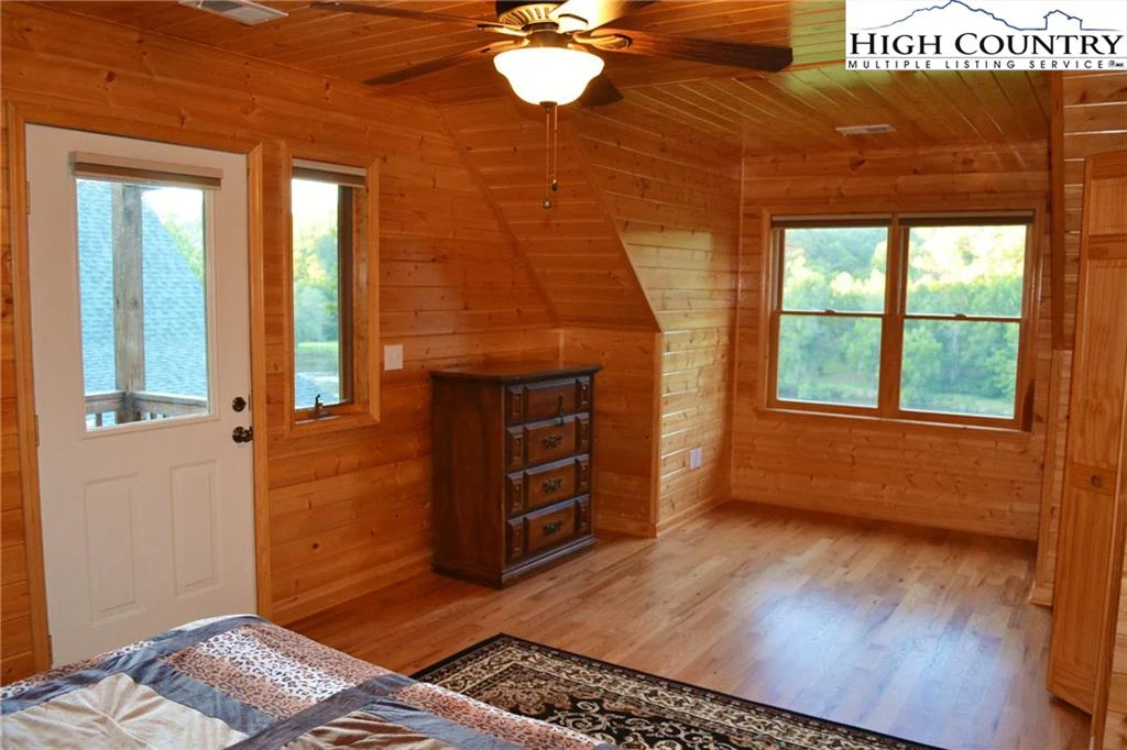 Image number 2 for the current listing