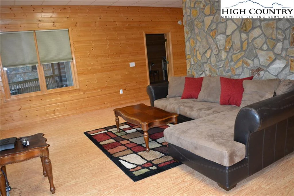 Image number 12 for the current listing