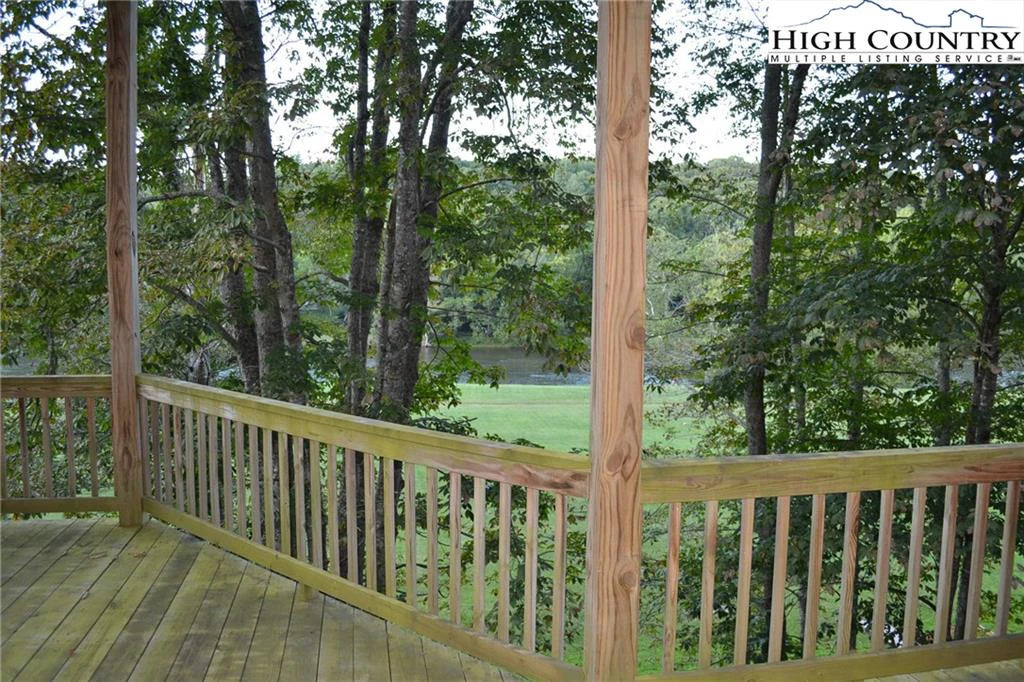 Image number 17 for the current listing