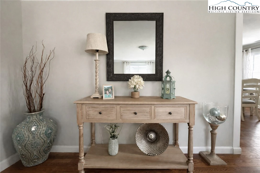 Image number 18 for the current listing
