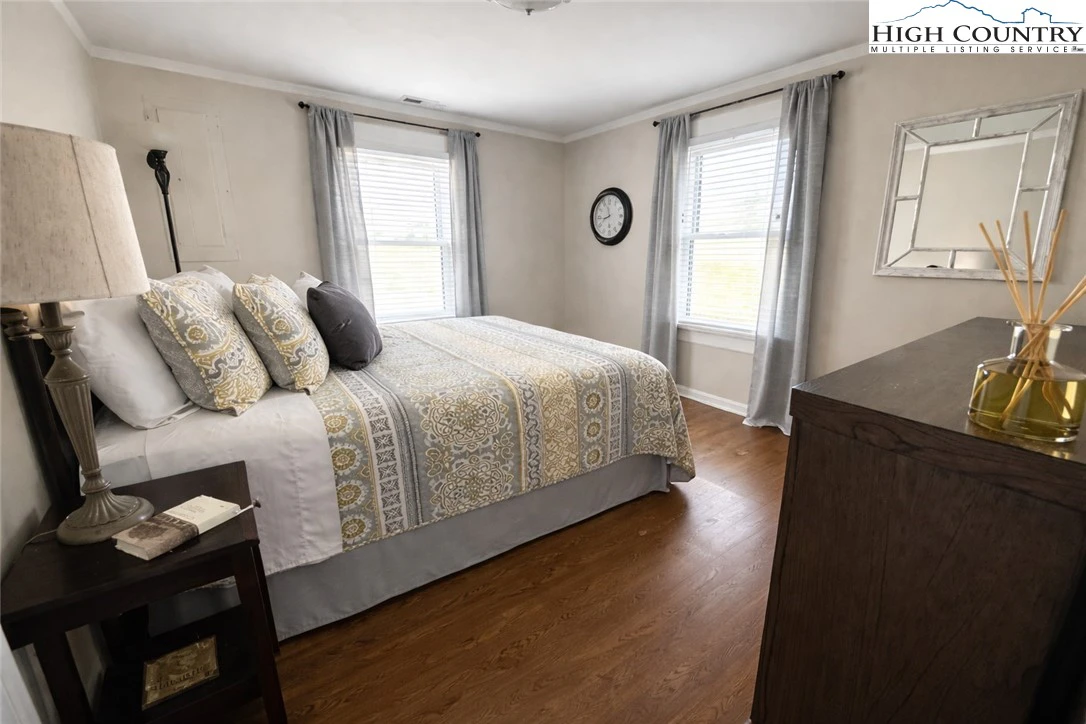 Image number 10 for the current listing