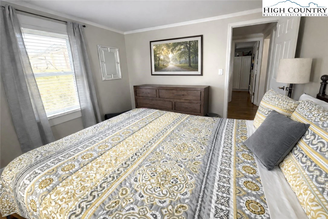 Image number 9 for the current listing