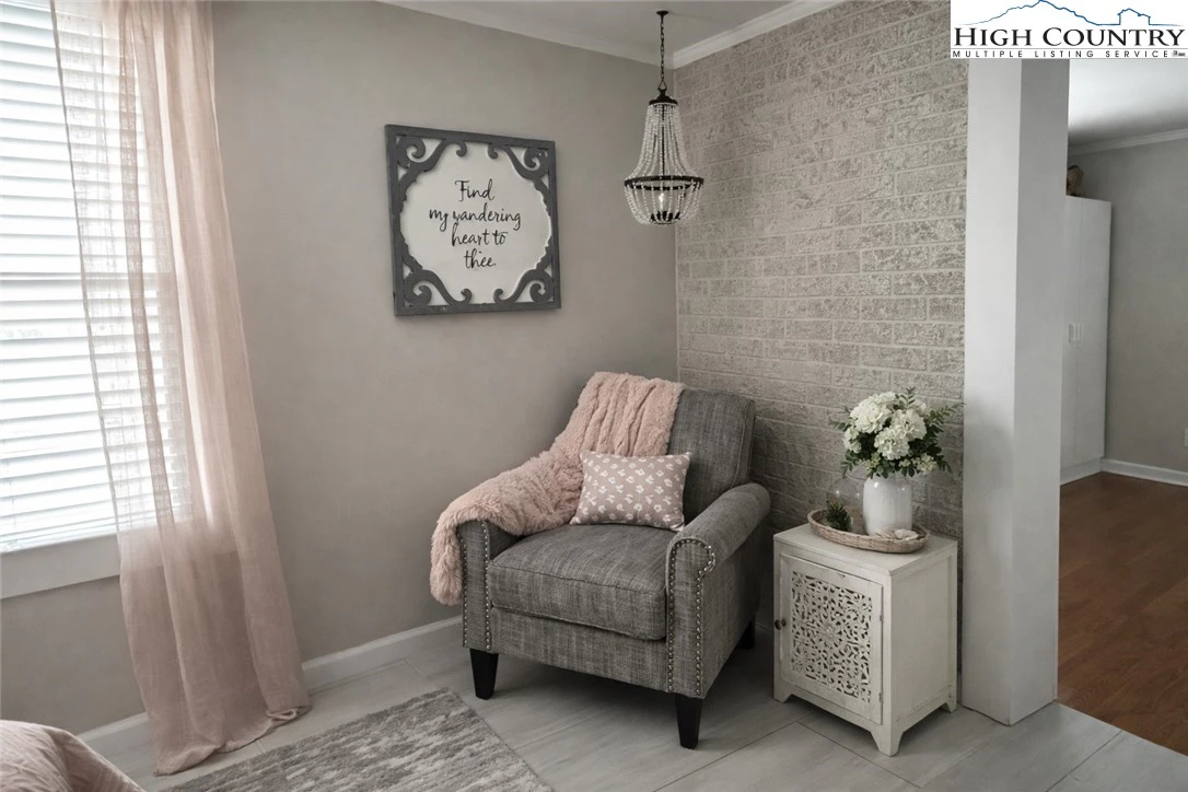 Image number 12 for the current listing