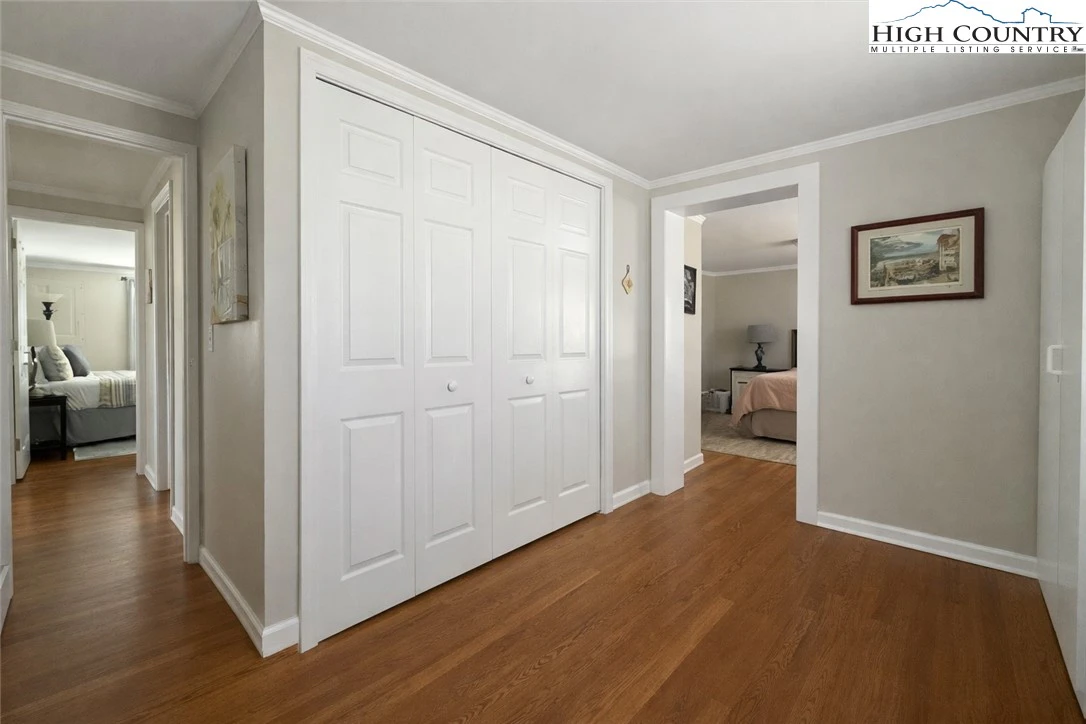 Image number 7 for the current listing
