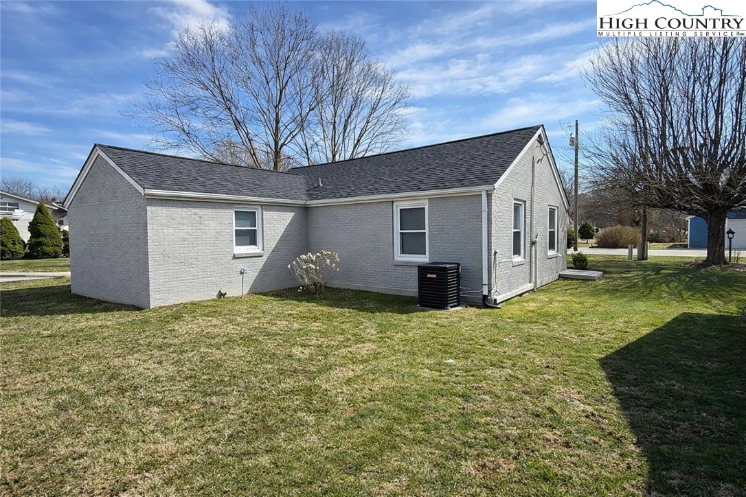 Image number 3 for the current listing