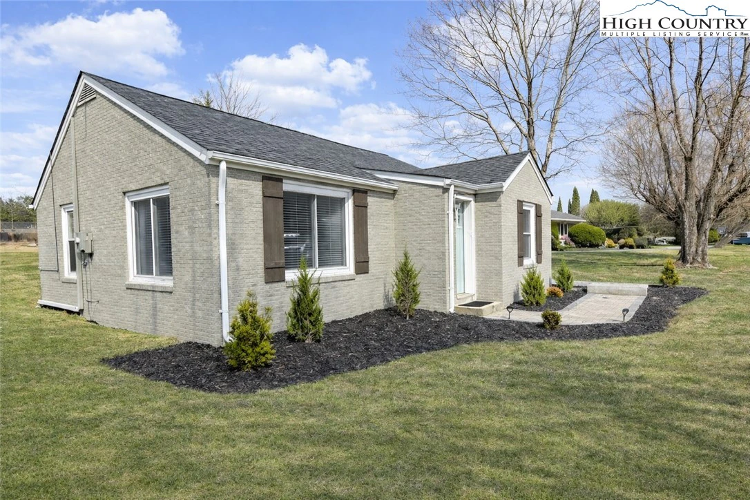 Image number 1 for the current listing