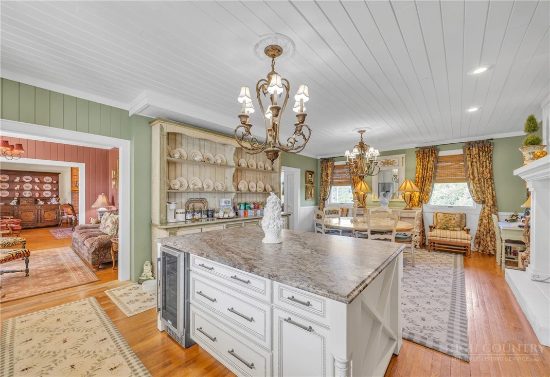 Image number 15 for the current listing