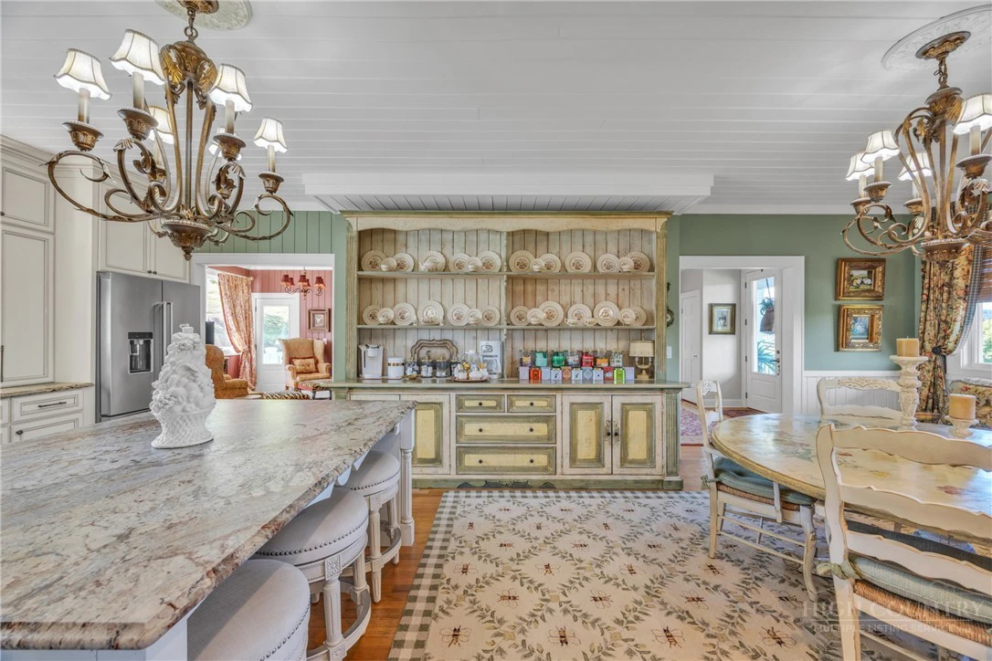 Image number 16 for the current listing