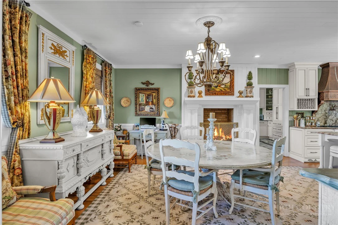 Image number 17 for the current listing