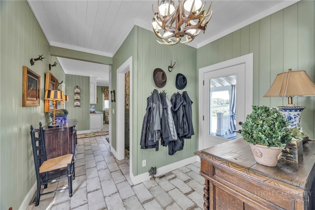 Image number 21 for the current listing