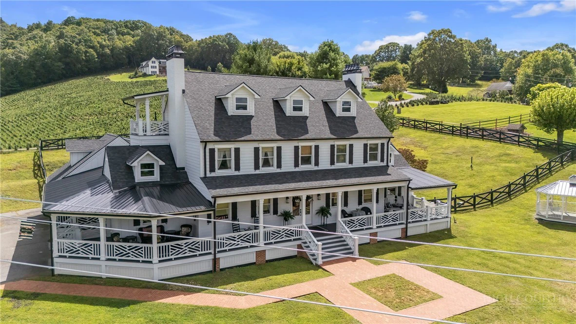 Image number 4 for the current listing