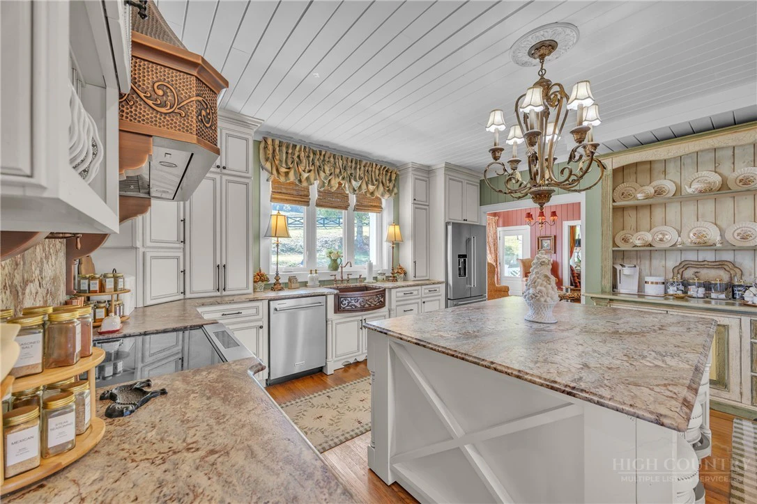 Image number 11 for the current listing