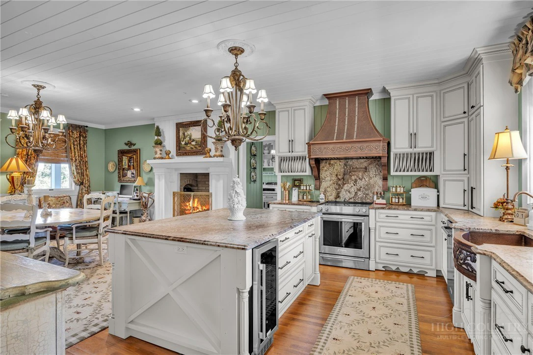 Image number 13 for the current listing