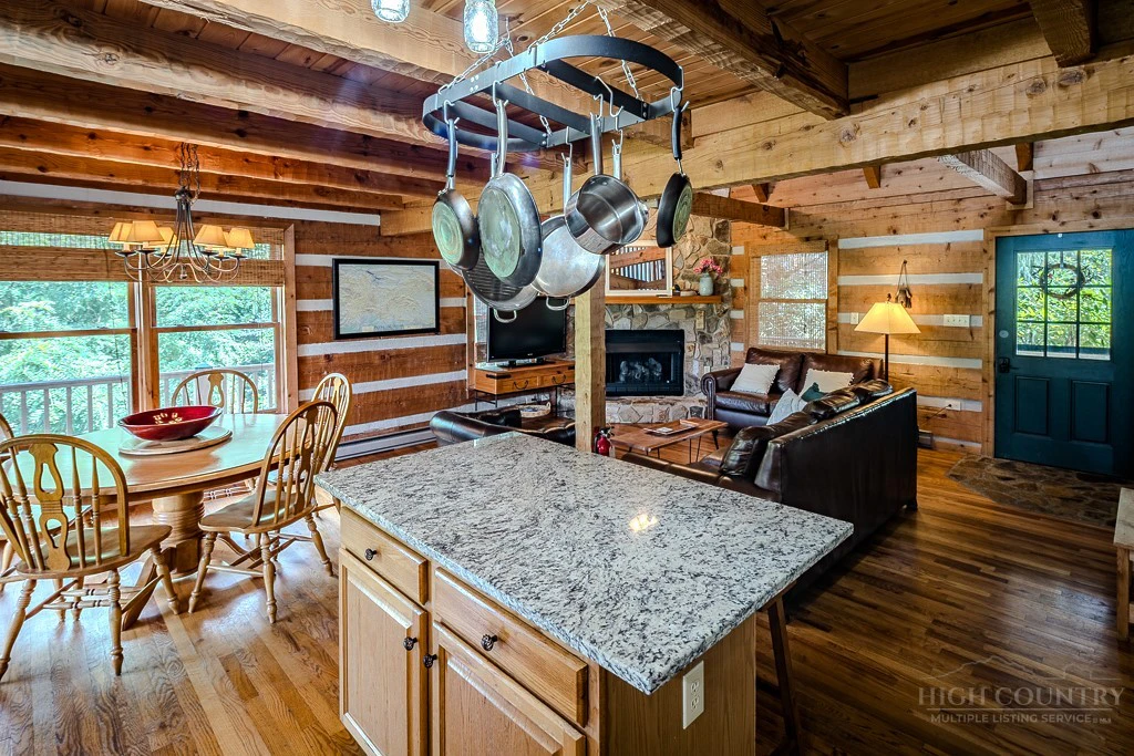 Image number 13 for the current listing