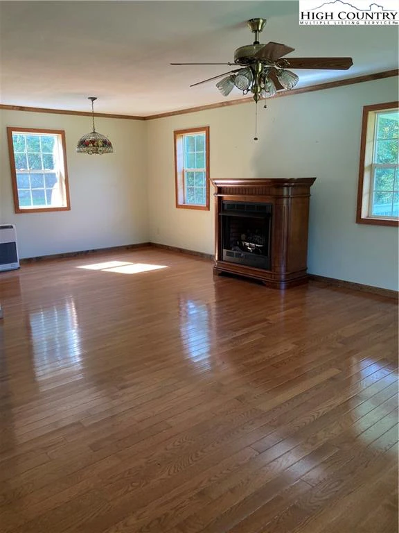 Image number 2 for the current listing