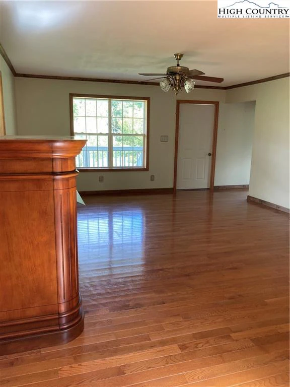 Image number 12 for the current listing