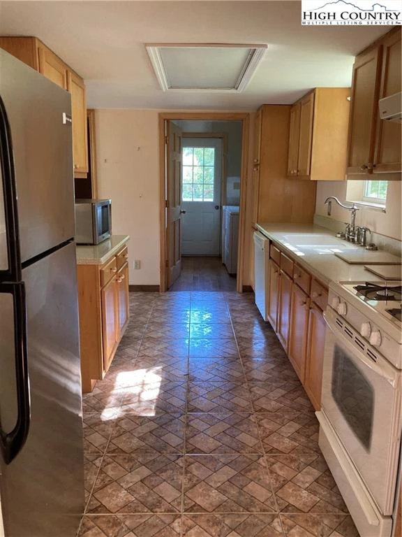 Image number 11 for the current listing