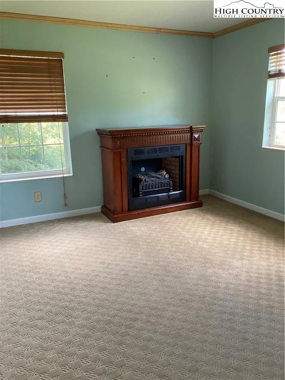 Image number 8 for the current listing