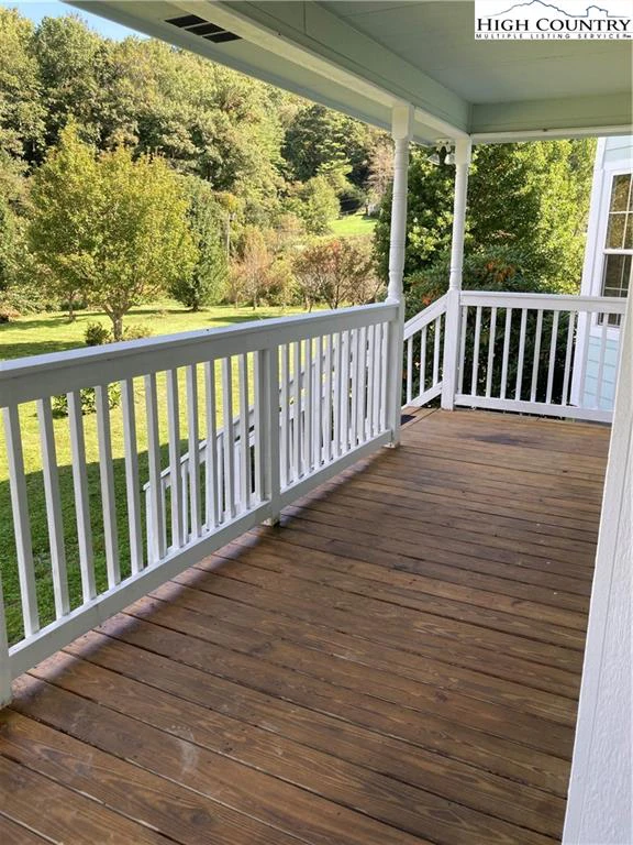 Image number 14 for the current listing
