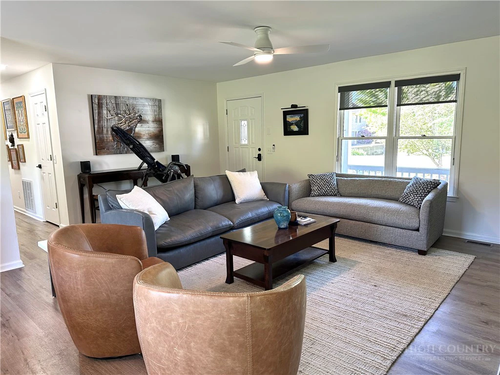 Image number 21 for the current listing