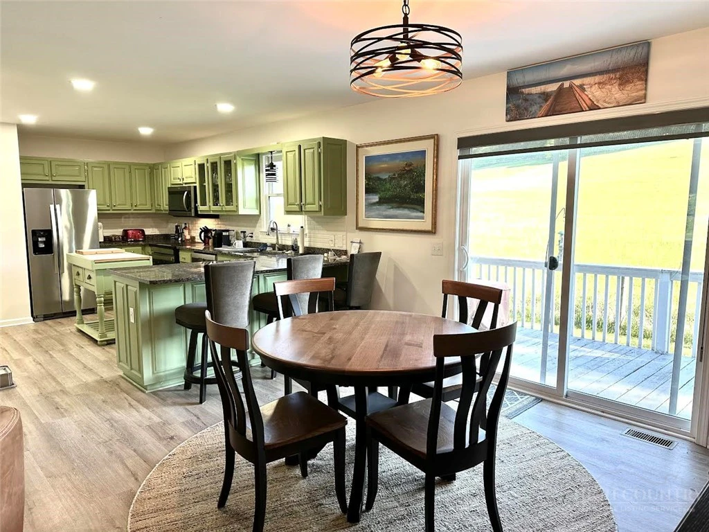 Image number 16 for the current listing
