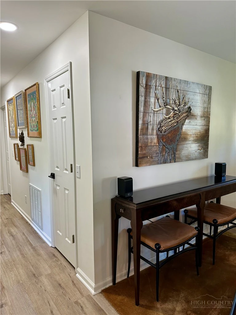 Image number 15 for the current listing