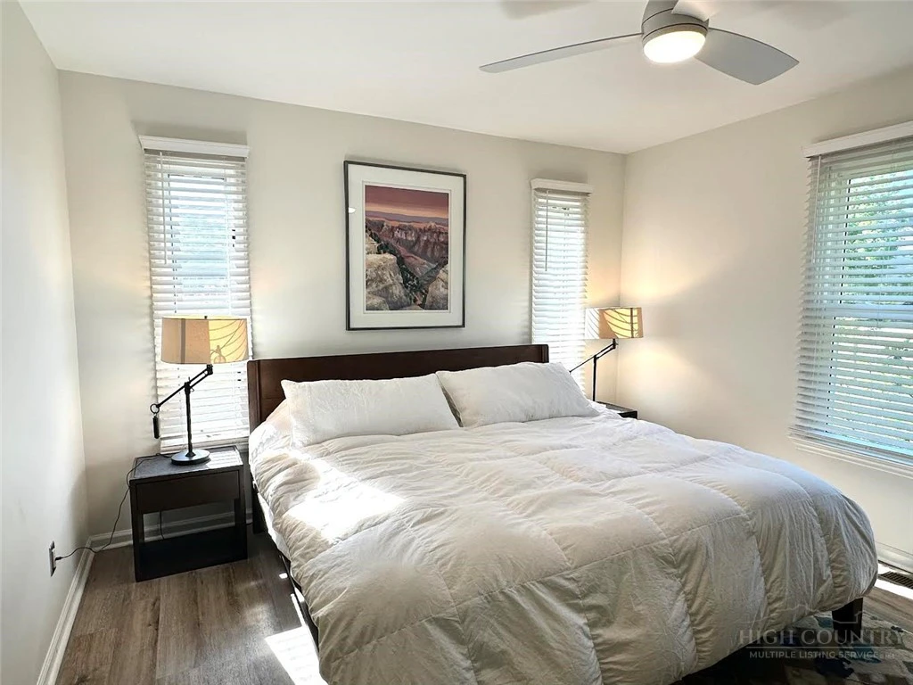 Image number 14 for the current listing