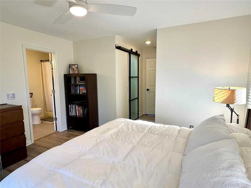 Image number 13 for the current listing