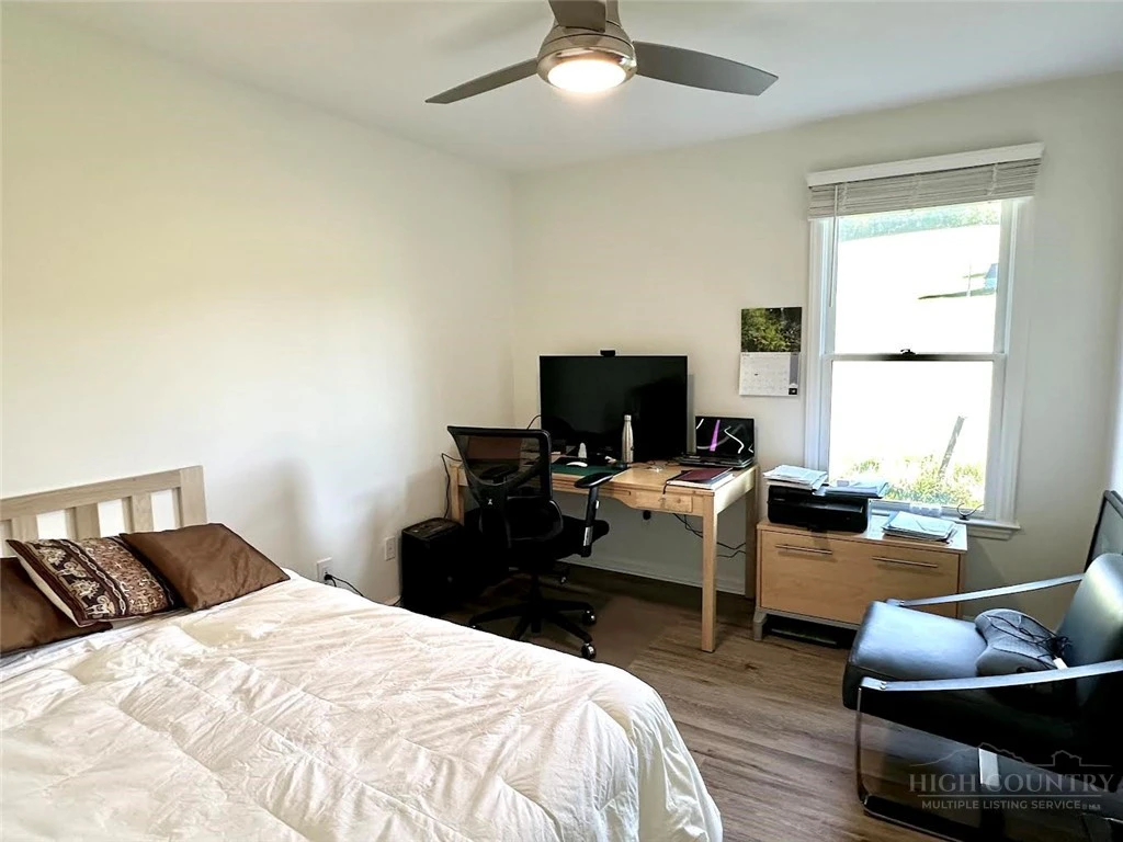 Image number 10 for the current listing