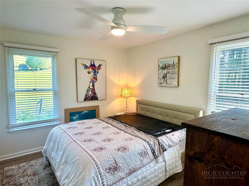 Image number 8 for the current listing