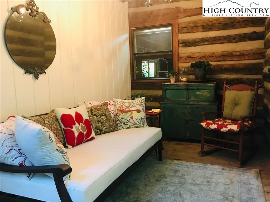 Image number 6 for the current listing