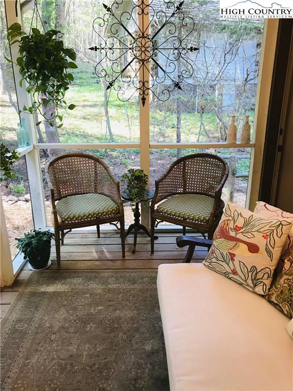 Image number 7 for the current listing