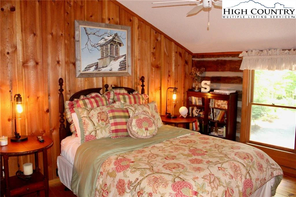 Image number 15 for the current listing