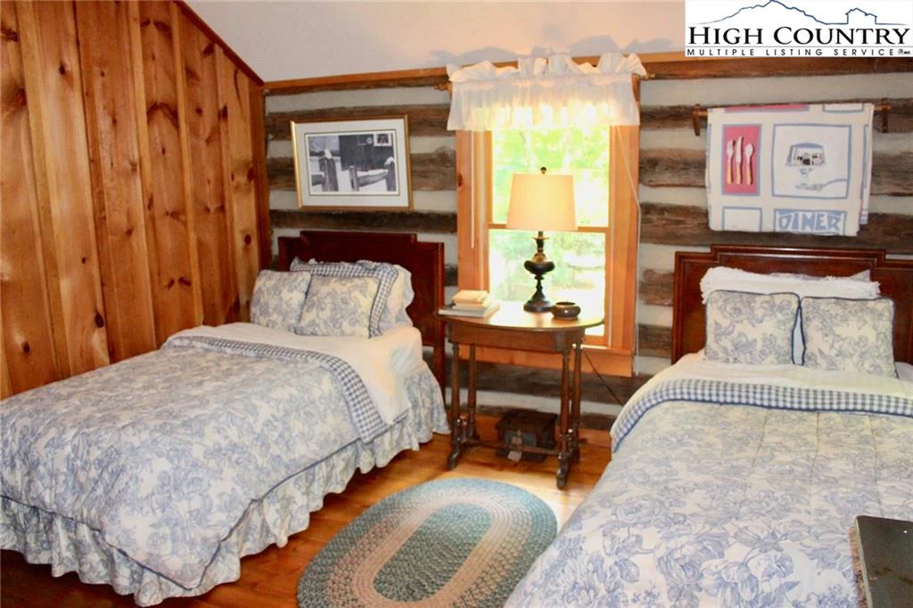 Image number 20 for the current listing