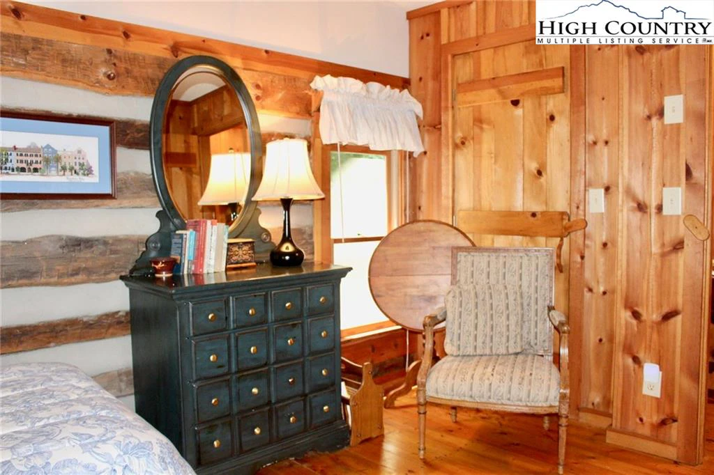 Image number 21 for the current listing