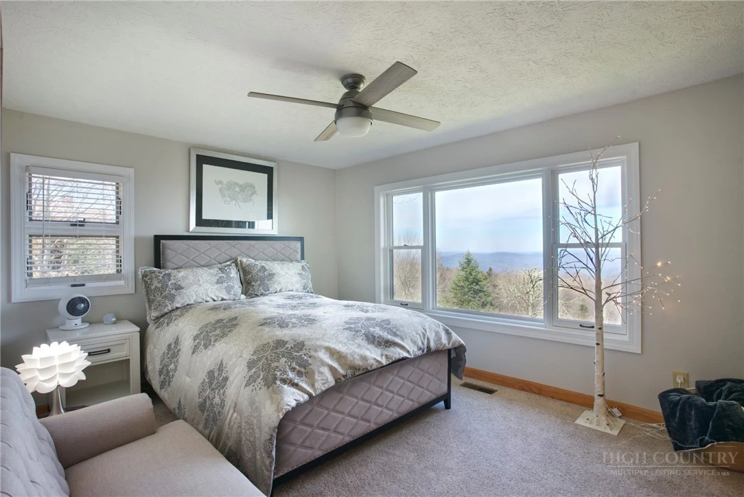 Image number 14 for the current listing