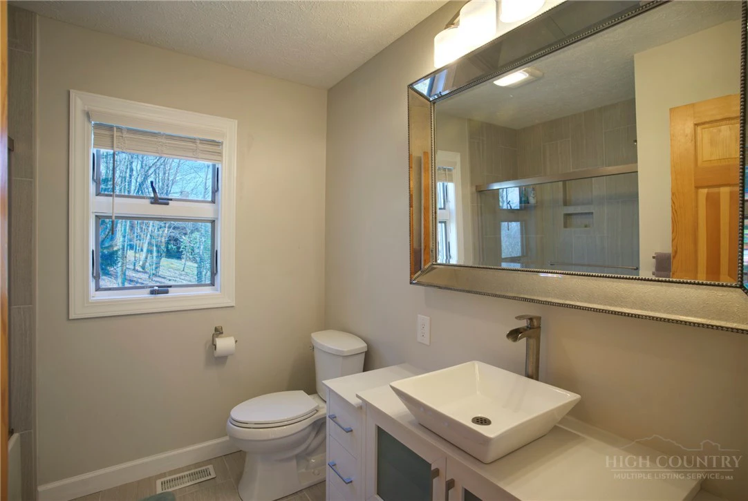 Image number 3 for the current listing