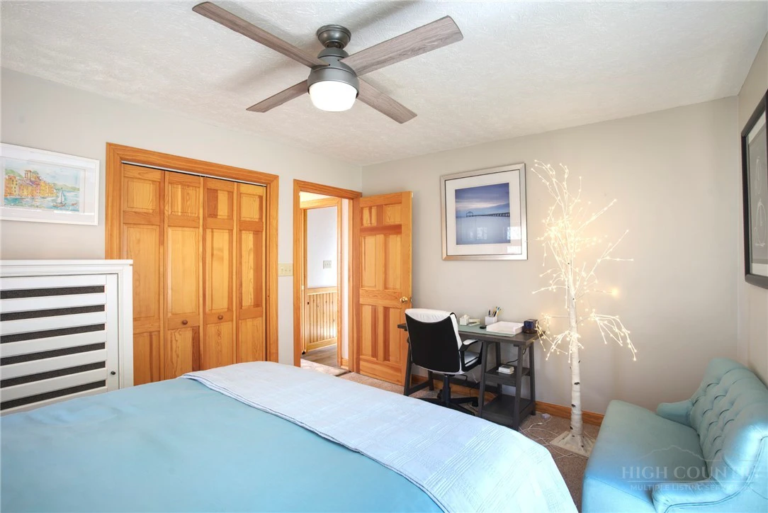 Image number 5 for the current listing