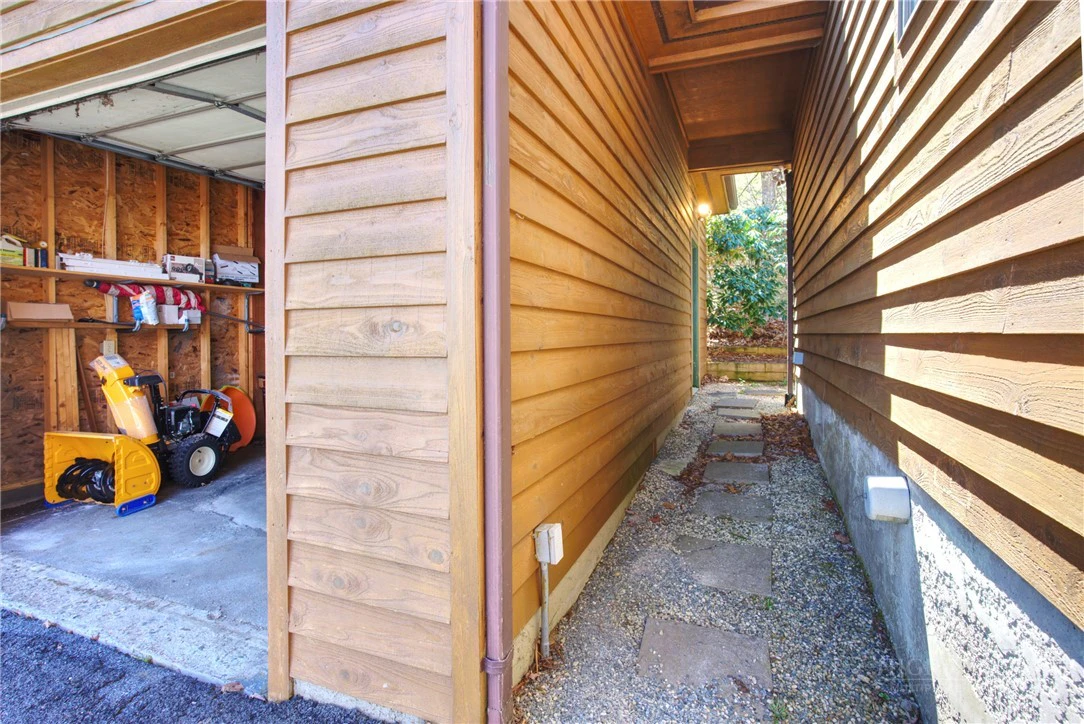 Image number 2 for the current listing