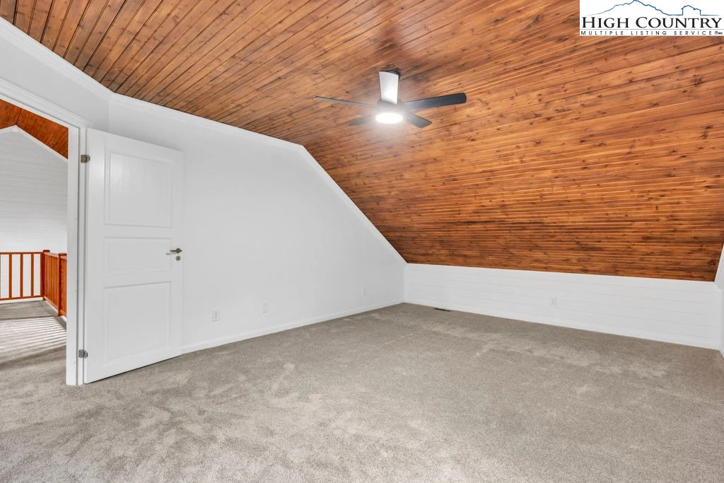 Image number 4 for the current listing