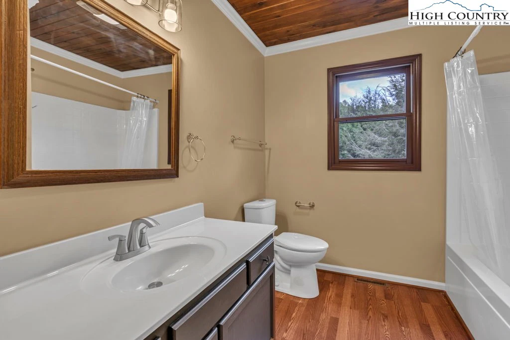 Image number 6 for the current listing