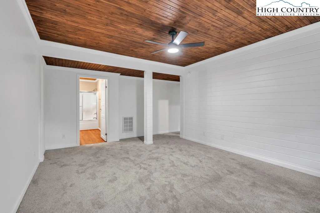 Image number 2 for the current listing