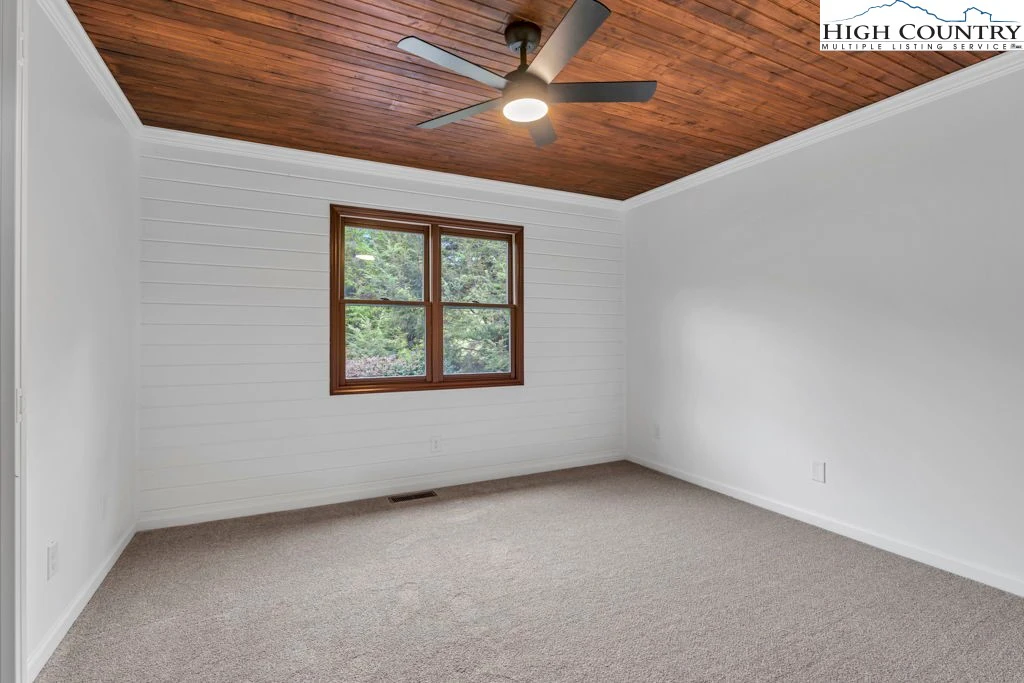 Image number 15 for the current listing