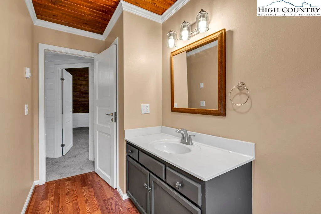 Image number 7 for the current listing