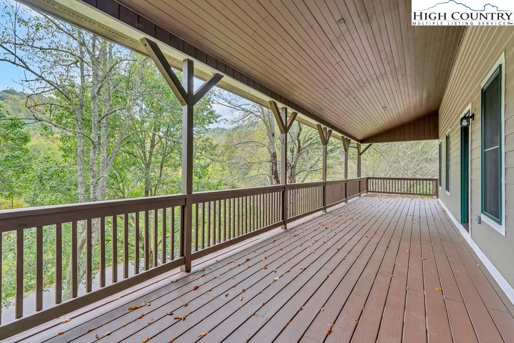 Image number 17 for the current listing