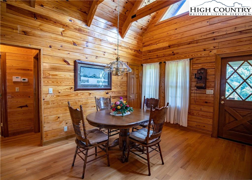 Image number 11 for the current listing